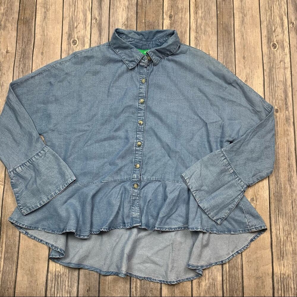 Dip ruffle denim shirt